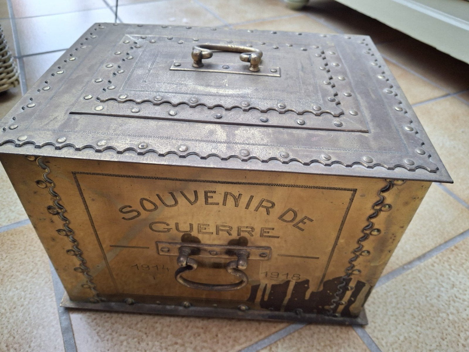 Oud kistje te koop wegens verhuis ouders, Ophalen