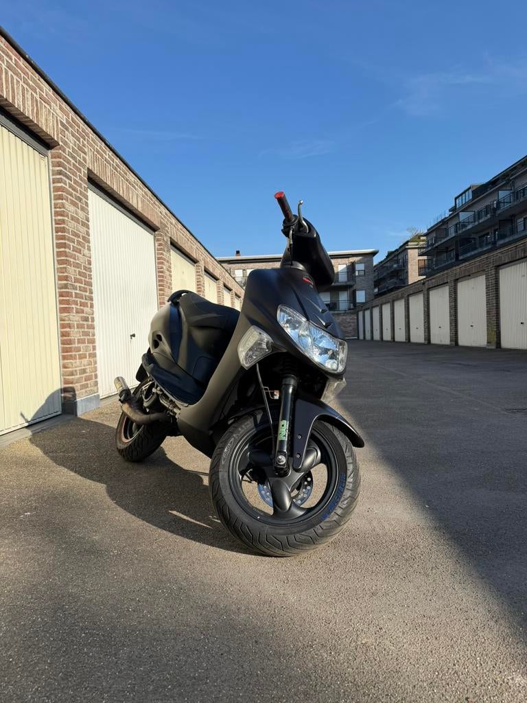A-klasse Kymco Vitality 2Takt – Opgevoerd + Extra onderdelen, Fietsen en Brommers, Scooters | Yamaha, Ophalen, Zo goed als nieuw