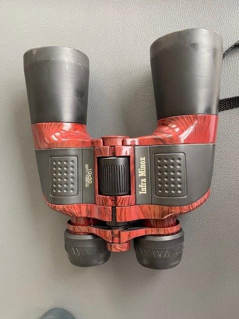 Jumelles Infra Minox 10 x 50 en parfait état, Enlèvement ou Envoi, Utilisé, Prisme de Porro (coudées), Avec housse ou sac
