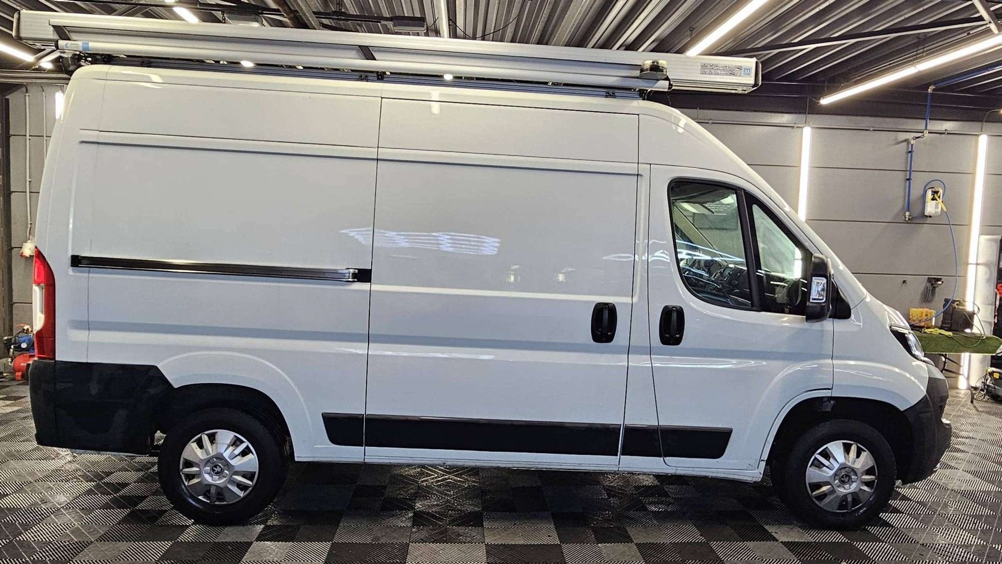 Peugeot Boxer 2.0 BlueHDi bj. 2019 152.806km Euro 6, Auto's, Gebruikt, 4 cilinders, Bluetooth, Wit