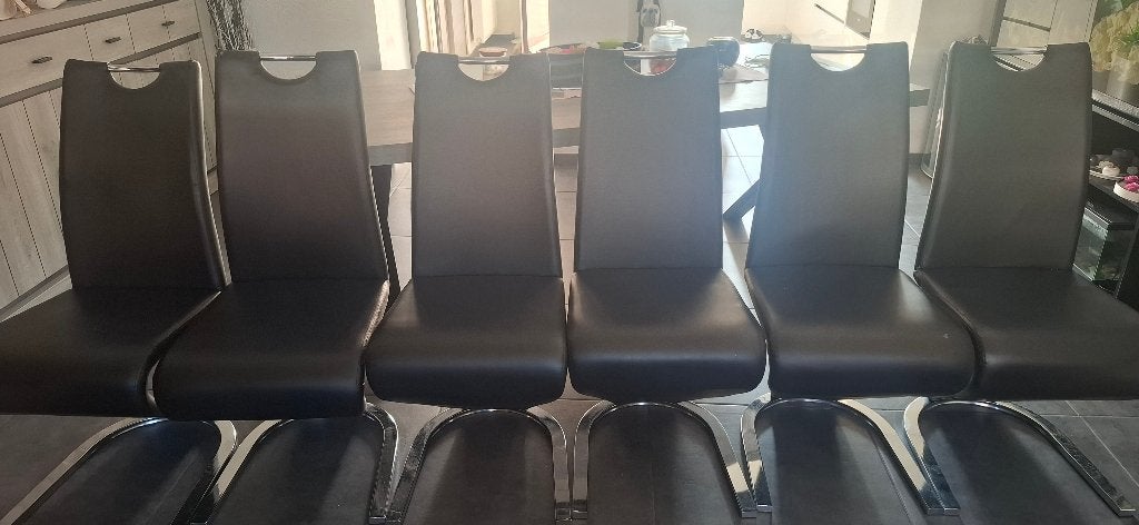 6 chaises a vendre, Synthétique, Enlèvement, Cinq, Six Chaises ou plus, Utilisé