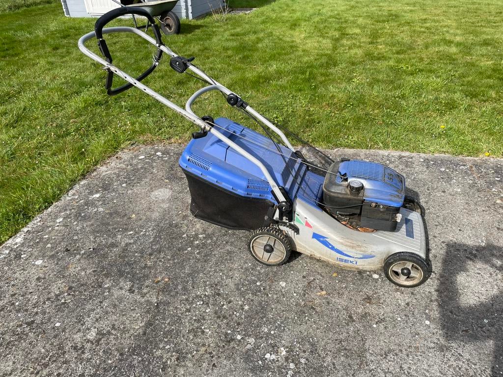 Tondeuse à gazon IZEKI, Jardin & Terrasse, Tondeuses à gazon, Tondeuses à gazon à essence, 40 à 49 cm, Enlèvement, Utilisé