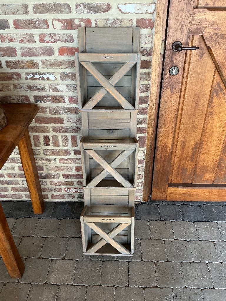 HOUTEN REKJE VOOR BRIEVEN, KRANTEN EN TIJDSCHRIFTEN, Ophalen