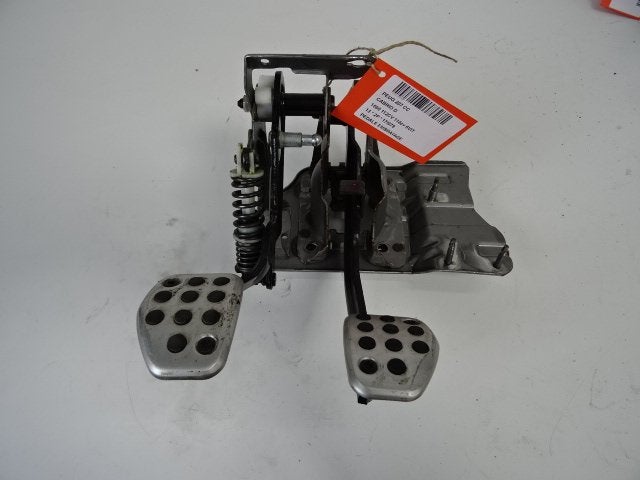 PEDALE D'EMBRAYAGE Peugeot 207 CC (WB) (01-2007/01-2015), Autos : Pièces & Accessoires, Utilisé, Peugeot