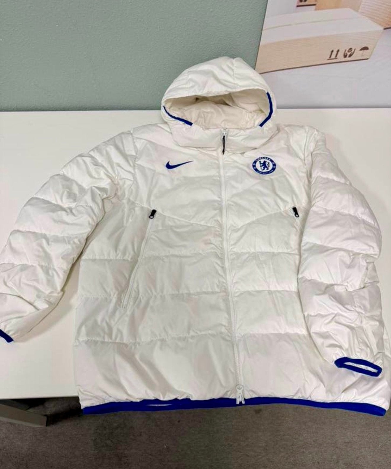 Veste doudoune Nike Chelsea Player Issue XXL blanche Rare, Enlèvement ou Envoi, Comme neuf