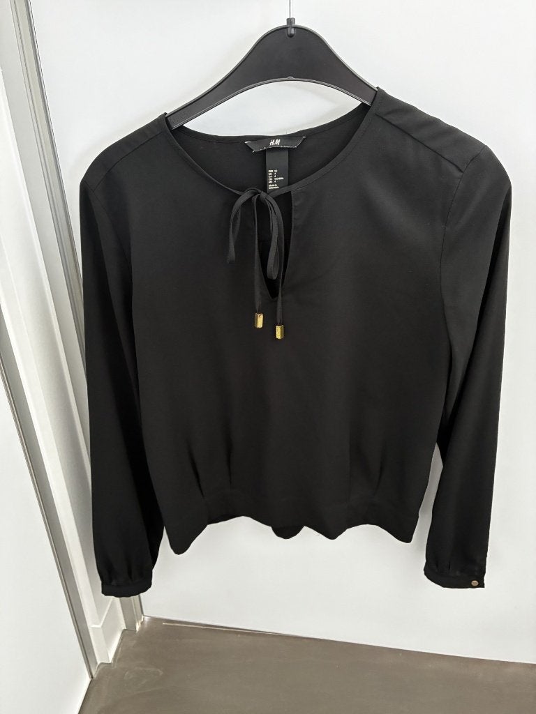 Zwart hemd van H&M maat 34, Kleding | Dames, H&M, Zwart, Ophalen of Verzenden, Zo goed als nieuw