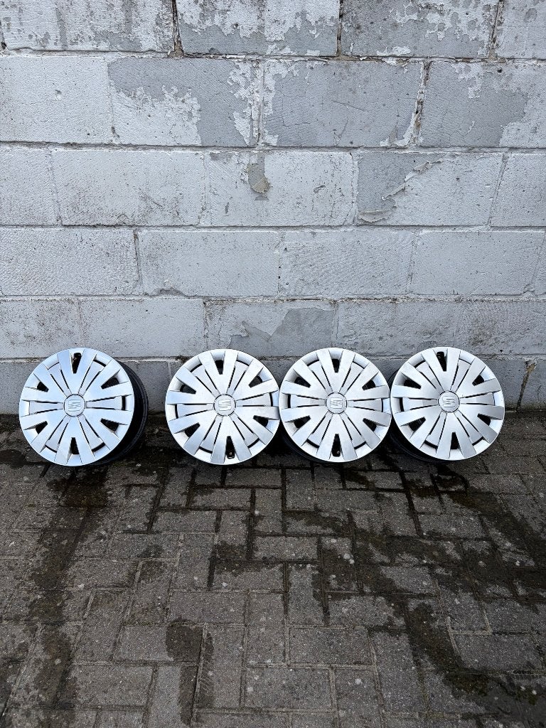4 stalen 15’’ velgen met SEAT deksel in zeer goede staat, Auto-onderdelen, Ophalen, Gebruikt, 15 inch, Velg(en)