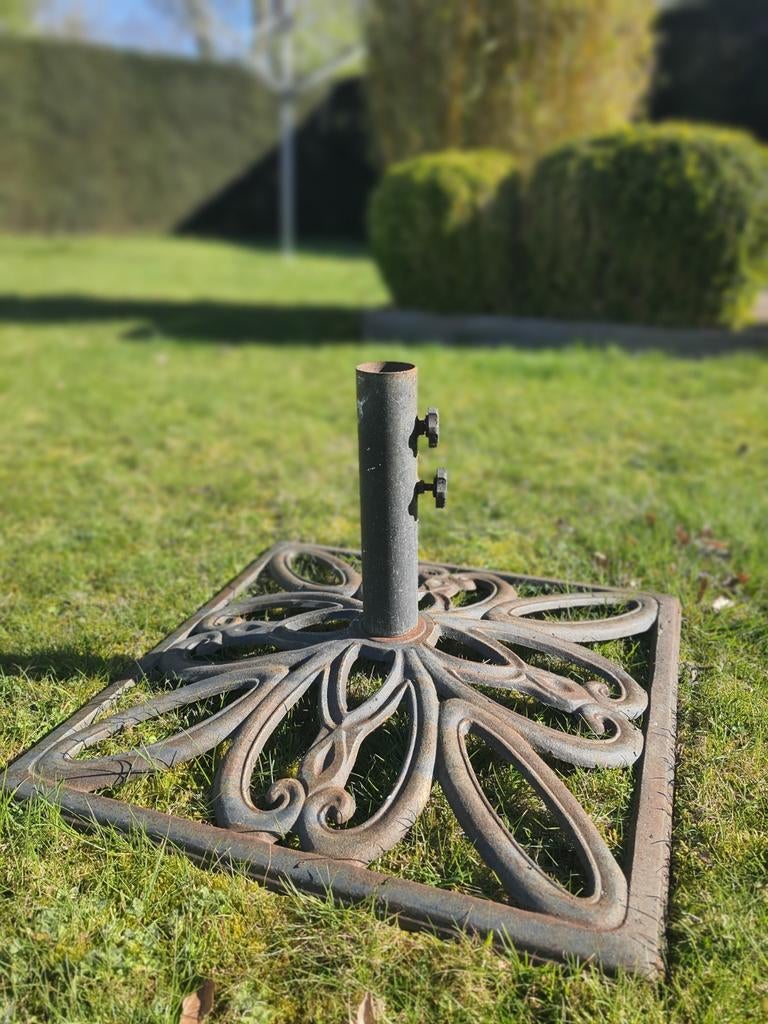 GIETIJZEREN PARASOLVOET - 50,- euro, Tuin en Terras, Parasols, Ophalen, Parasolvoet
