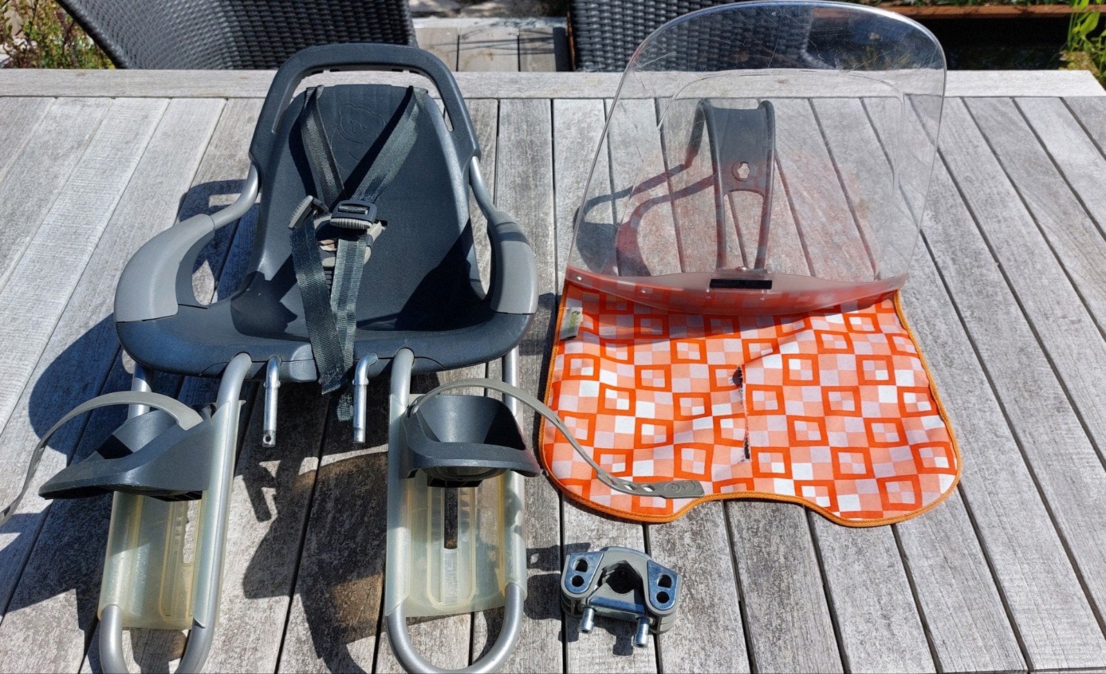Fietsstoel Qibble vooraan met windscherm met bevestiging, Fietsen en Brommers, Ophalen, Voorzitje, Qibble, Gebruikt