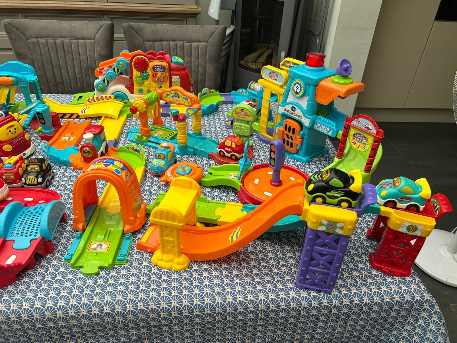 Vtech toet toet auto’s lot met verschillende sets, Ophalen, Gebruikt, 6 maanden tot 2 jaar