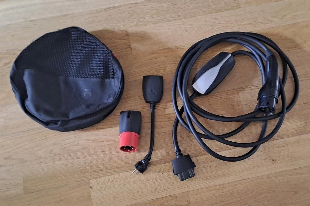 Tesla Mobile Connector (UMC) Type 2 incl. CEE & Schuko + tas, Ophalen of Verzenden, Nieuw, Laadkabel