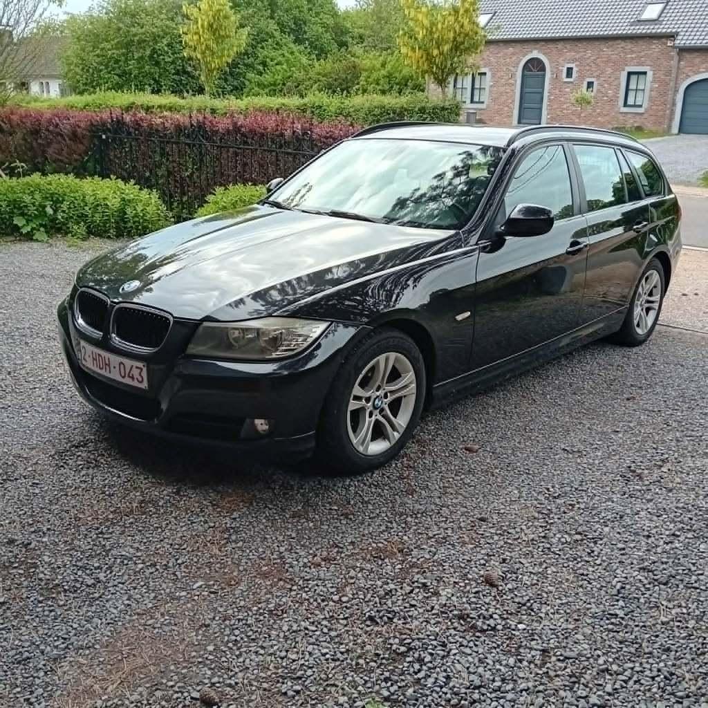 BMW BREAK 318D AC noir de 2010, Auto's, BMW, 100 kW, Euro 5, Achterwielaandrijving, 1995 cc