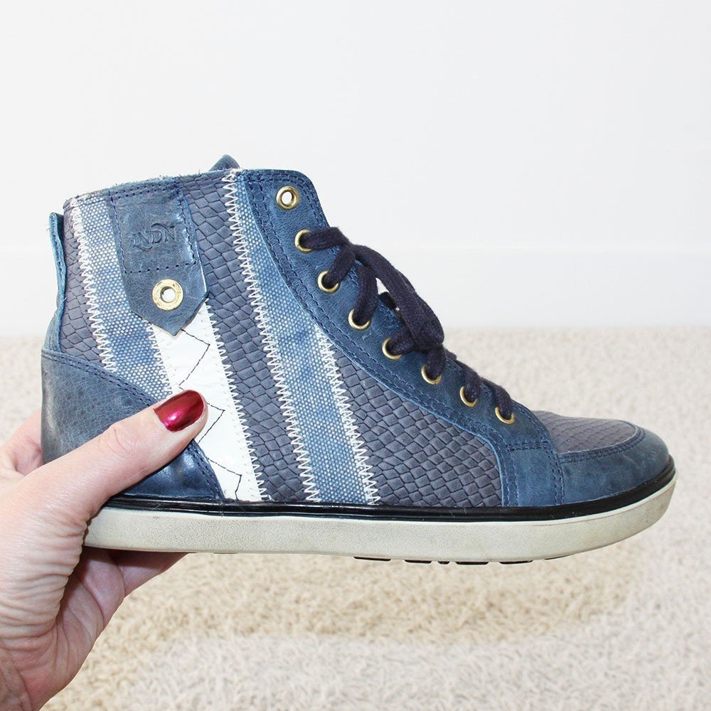 Magnifiques baskets en cuir LNDN - s26 (taille 39) €85, -, Vêtements | Femmes, Chaussures de sports, Comme neuf, Bleu, Enlèvement ou Envoi