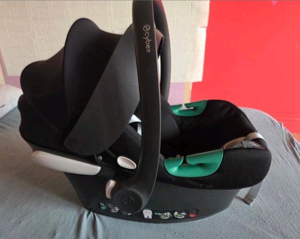 Cybex Aton B2 i-Size Baby Autostoel met regenhoes, Autogordel of Isofix, Gebruikt, 0 t/m 13 kg, Ophalen