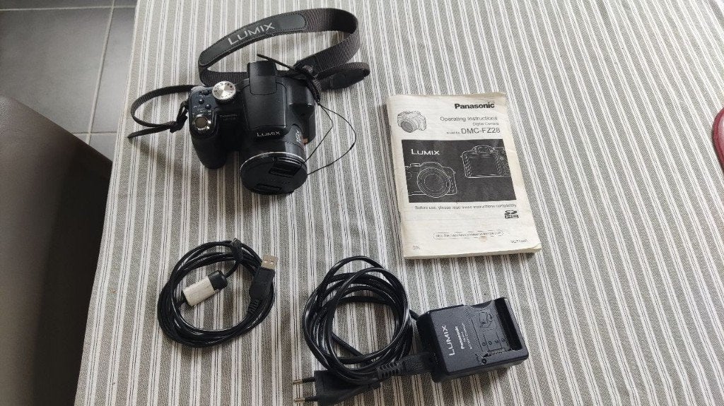 Lumix DMC-FZ28, Panasonic, Comme neuf, 8 fois ou plus, 10 mégapixels