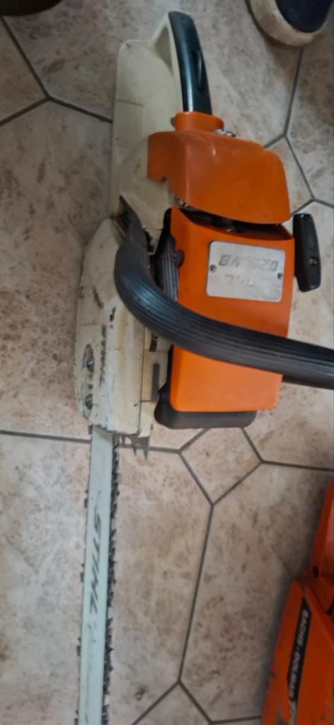 Tronçonneuse stihl av 026WB. .Nouvelle chaîne, Enlèvement