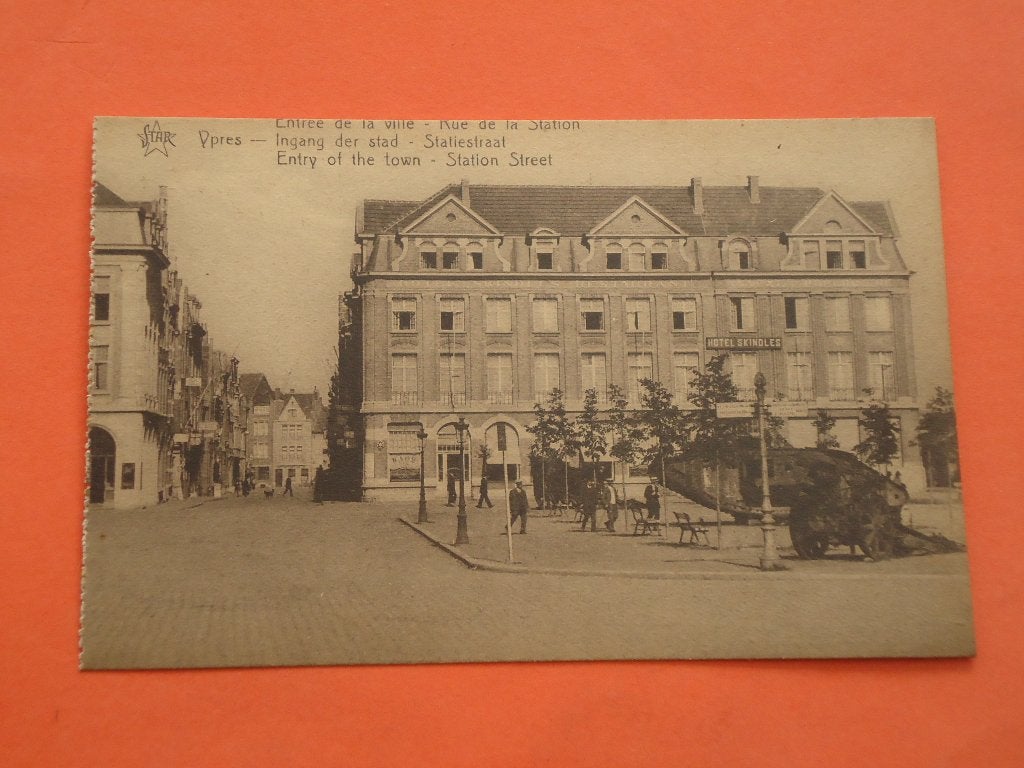 Oorlog 1914 - 1918 Ypres De Tank en kanon aan station, Ophalen of Verzenden, 1920 tot 1940, Ongelopen, West-Vlaanderen