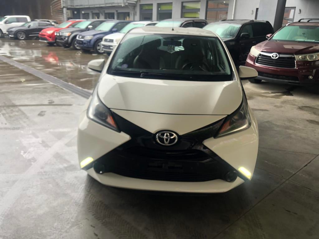 Toyota aygo 1,0 essence annee 2015 96000 km, Autos, Toyota, 998 cm³, Euro 6, Entreprise, 5 portes