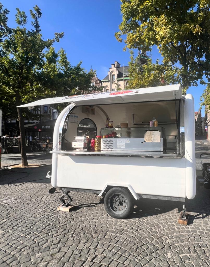 “Foodtruck te koop,. Prijs bespreekbaar