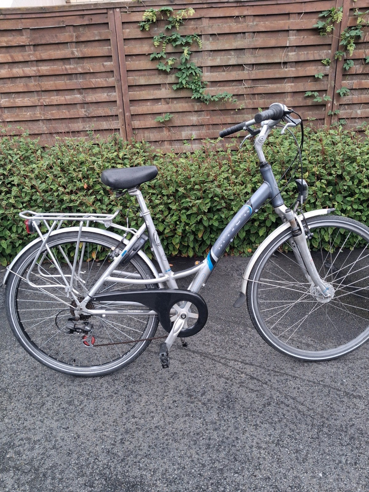 aluminium damesfiets thompson in perfecte staat, Autres marques, Frein sur jante, Enlèvement ou Envoi, Moins de 10 vitesses