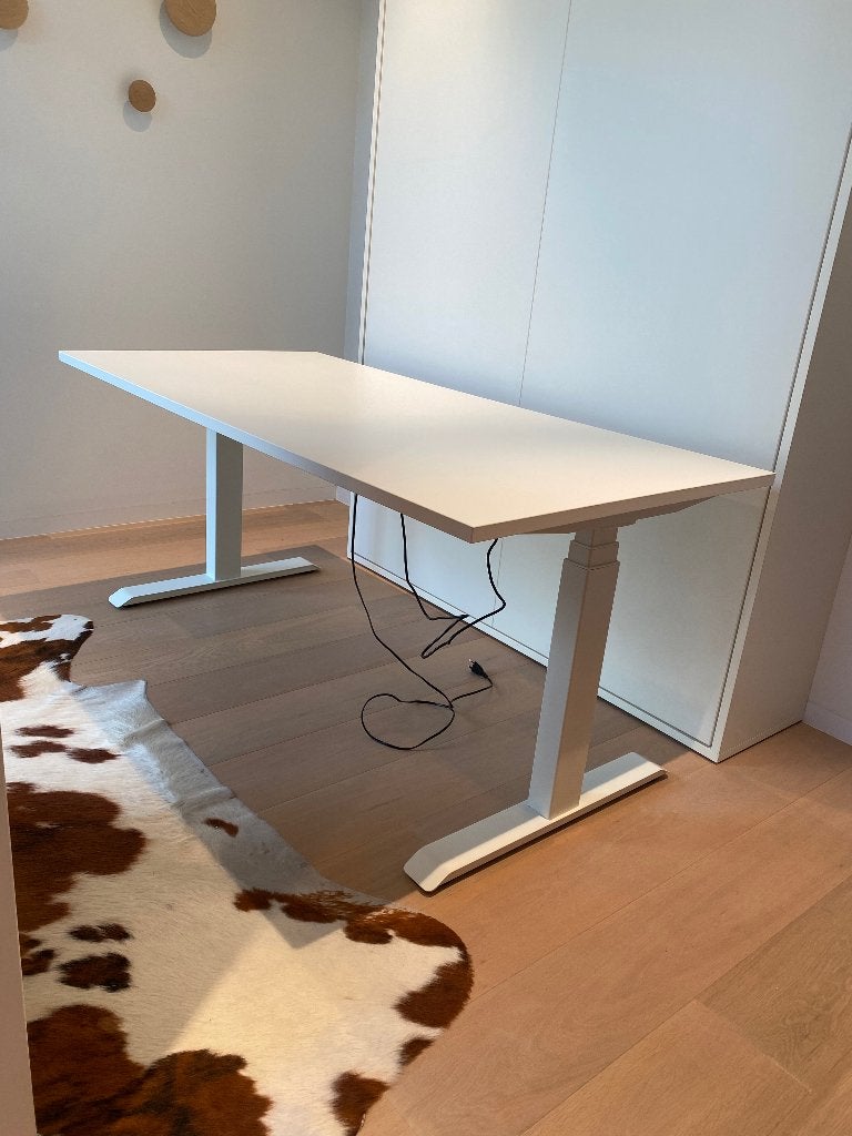 Elektrisch verstelbare sta-zit bureau - 160x80cm, Maison & Meubles, Bureau assis-debout, Électrique, Enlèvement, Utilisé