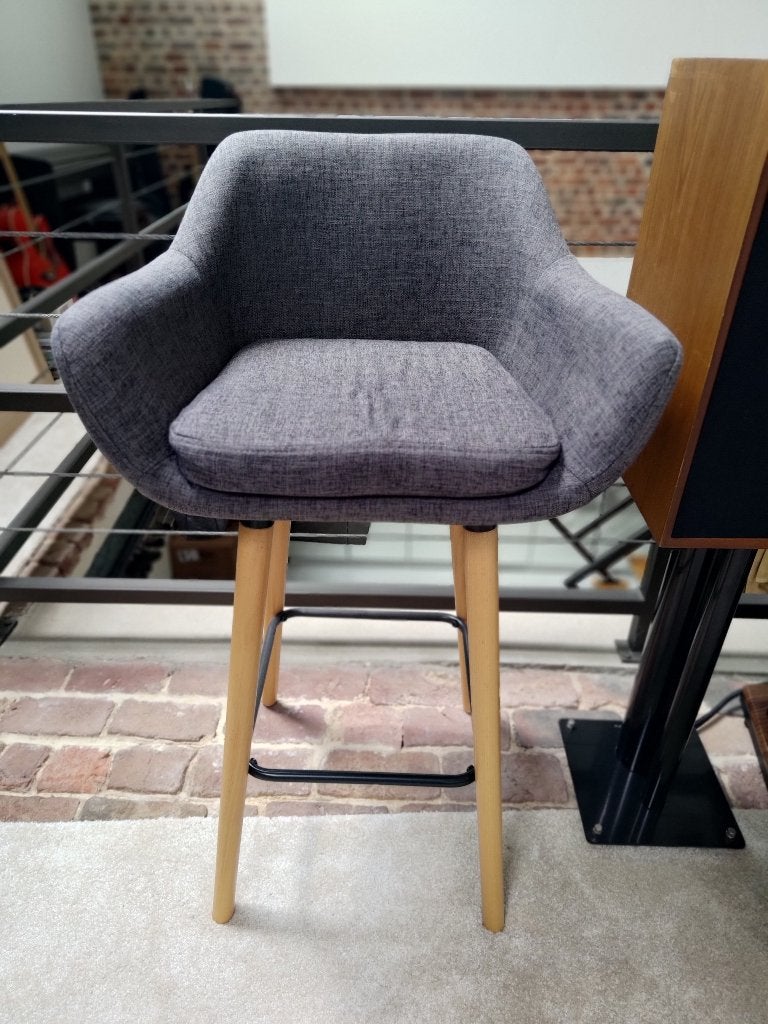 Tabouret de bar fauteuil tissu gris, pieds bois, 1 kruk, Ophalen, Zo goed als nieuw, Hout