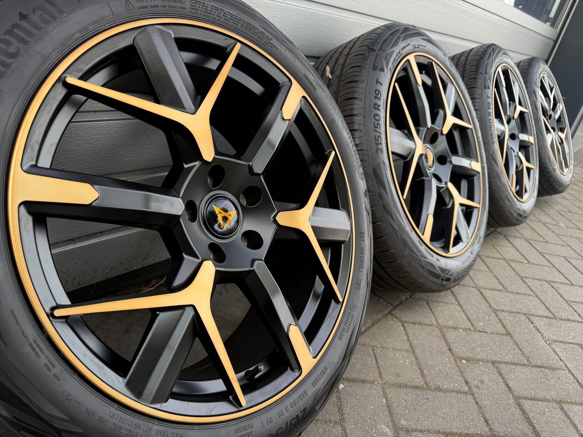 19” Cupra R Formentor Leon Ateca Tavascan Born velgen banden, Auto-onderdelen, 19 inch, 215 mm, -, -