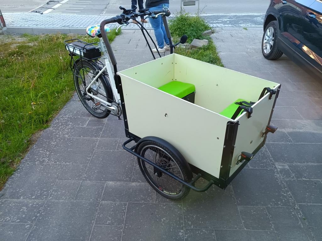 Electrische bakfiets, Fietsen en Brommers, Elektrische fietsen, Ophalen, Gebruikt, 30 tot 50 km per accu