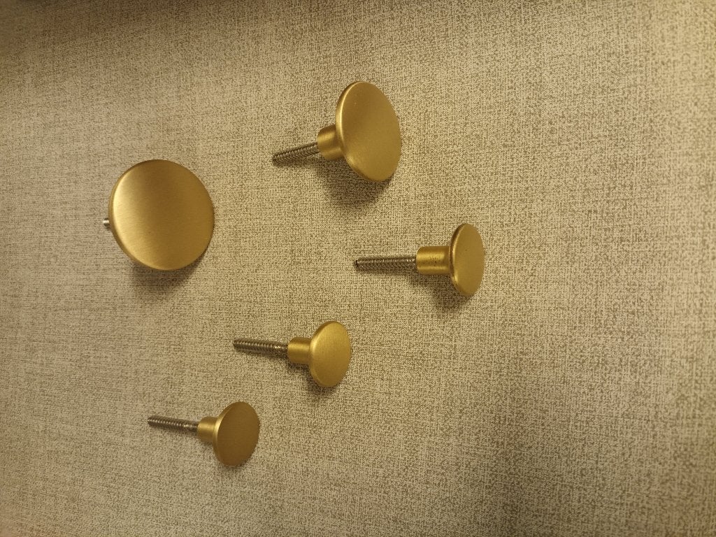 Muuto dots wandknoppen, set van 5, brass/messing/mat goud, Crochets muraux, Enlèvement ou Envoi, Moins de 100 cm, Utilisé
