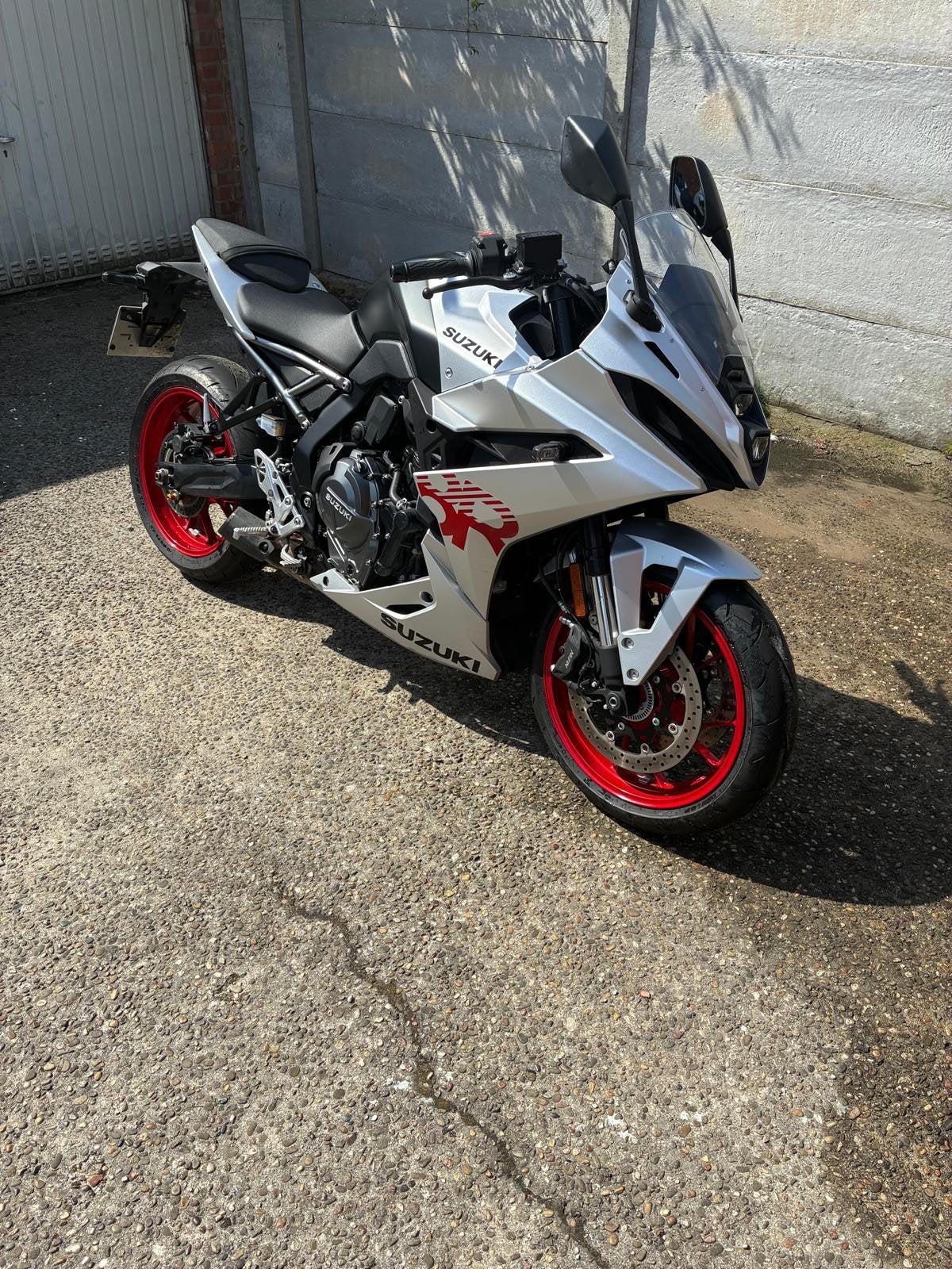 Gsx8r, Particulier
