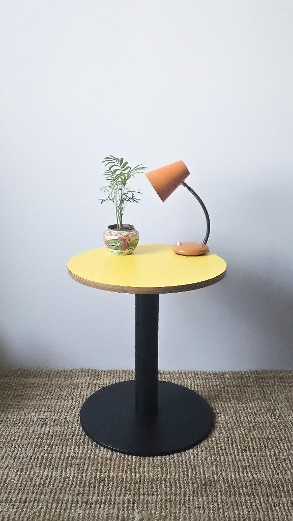 Table basse 'Vive-le-Printemps' - Fonte & Formica - jaune, Enlèvement ou Envoi, Maison et Meubles