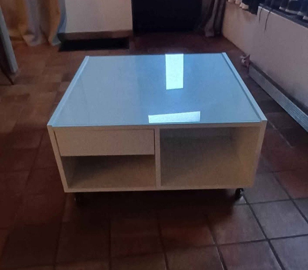Table basse blanche Ikea sur roulettes, Maison & Meubles, Enlèvement, Comme neuf, Ikea