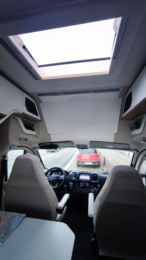 Campervan Pilote V633M: automaat met grote garage, Caravans en Kamperen, Automaat, Chemisch toilet, Buscamper of Camperbus, Fiat