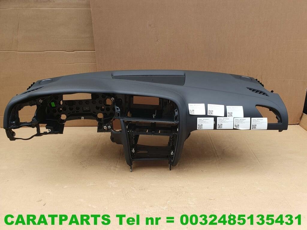 8T1857041F 8T1857003C 8T1857003D Tableau de bord Audi A5 A5, AUDI AG, Auto-Union-Strasse 1
85045  Ingolstadt, DE, Audi, Utilisé