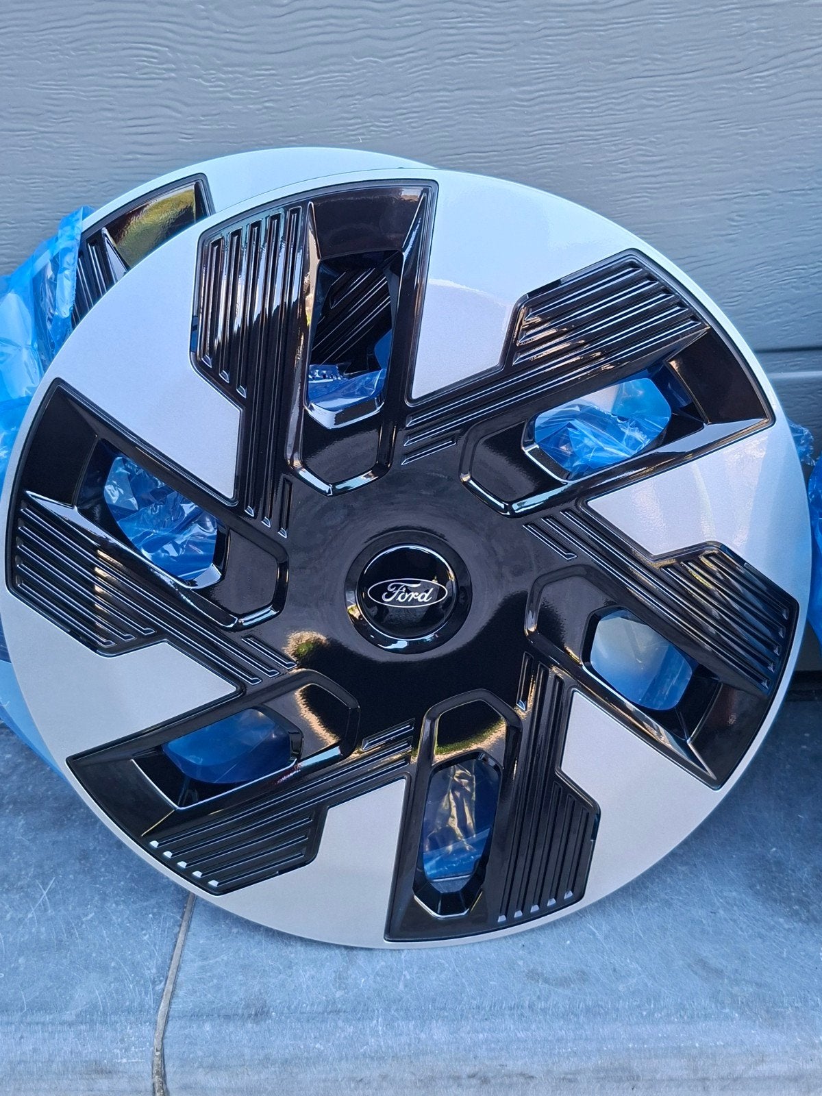 Couvre-roue d'origine Ford, Enlèvement