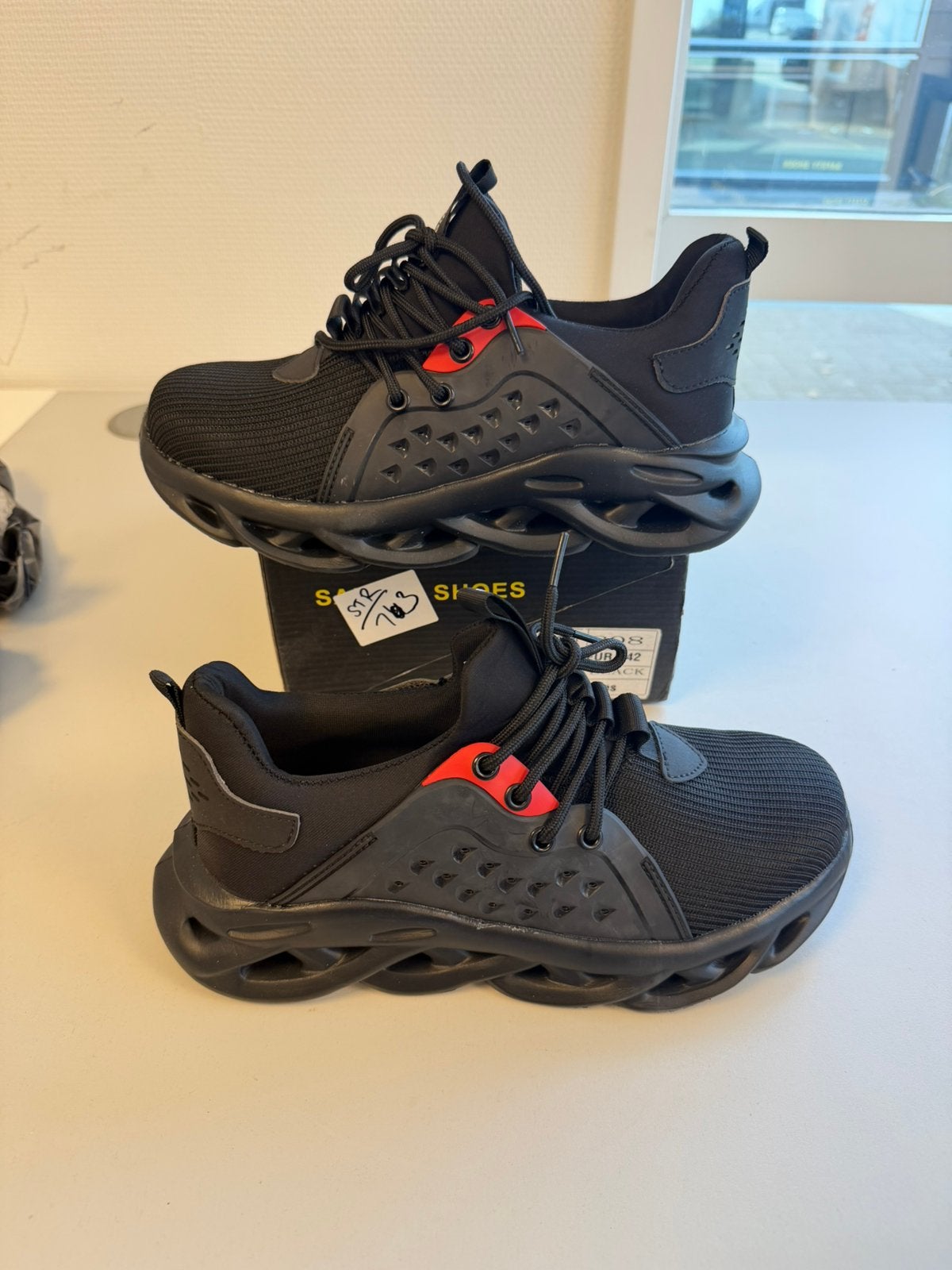 Nieuwe Veiligheidsschoenen Werkschoenen Sneakers 41 en 42, Ophalen of Verzenden, Nieuw, Zwart, Werkschoenen