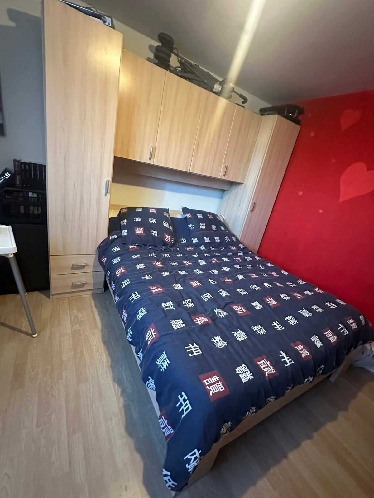 Bed, Enlèvement