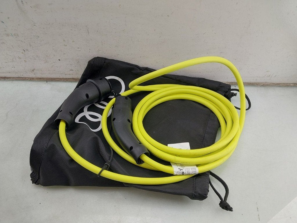 LAADKABEL Audi A3 Sportback (8YA) (|5GE971675|1EA971639J|), Info@audi.de, Audi, Audi AG, Gebruikt