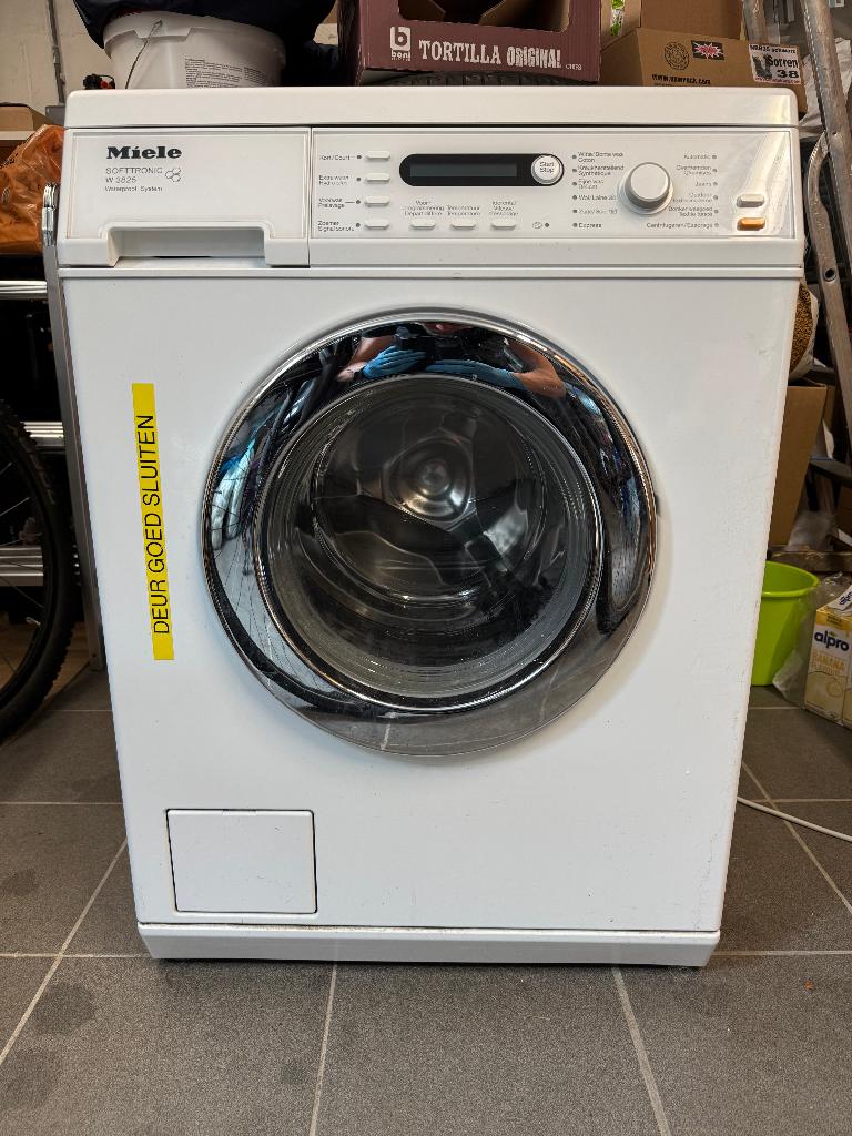 Miele Softtronic W3825 wasmachine, 6 à 8 kg, 85 à 90 cm, Programme lavage à la main, 1600 tours ou plus