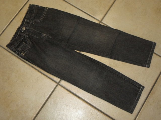 Een zwarte jeansbroek, maat 128, NIEUW, Enfants & Bébés, Vêtements enfant | Taille 128, Enlèvement, Neuf, Pantalon