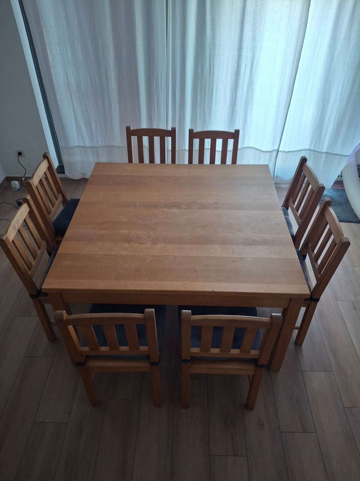 Massieve vierkante tafel 140*140cm met 8 masieve stoelen, Huis en Inrichting, Ophalen