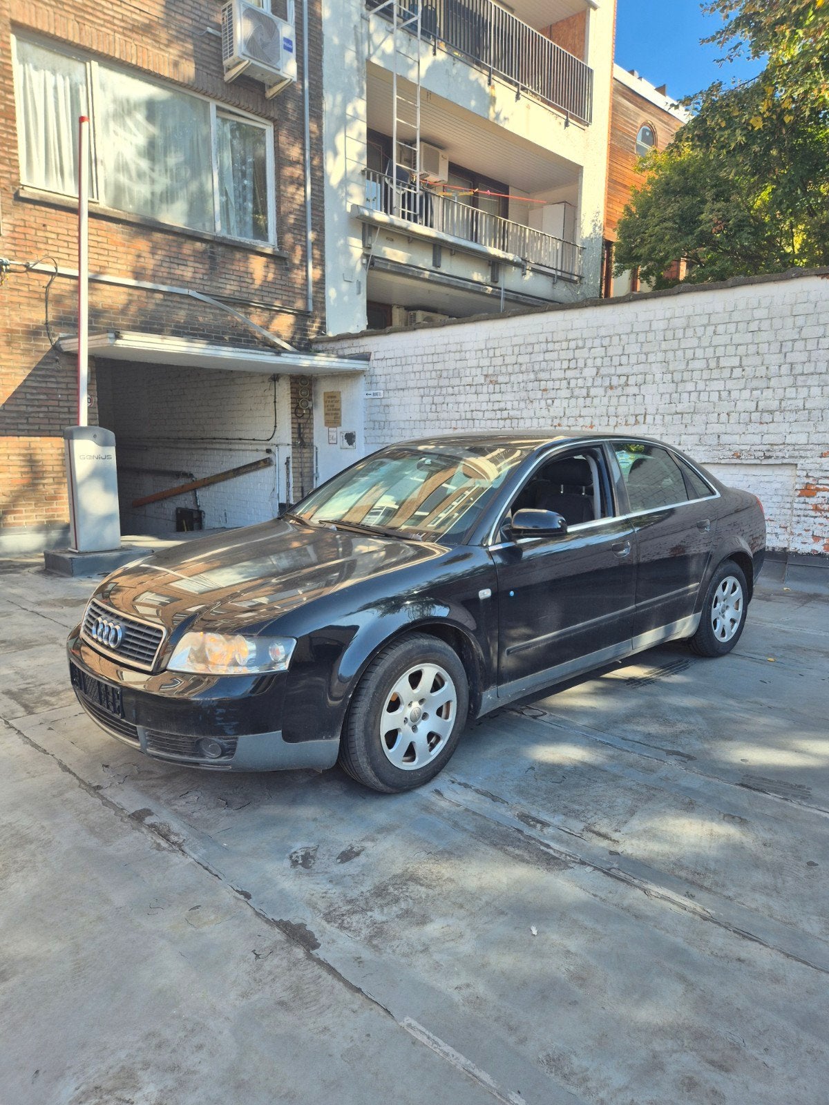 Audi A4 2.0 Benzine Originele Nederlandse Auto, Auto's, Voorwielaandrijving, Stof, 1984 cc, A4