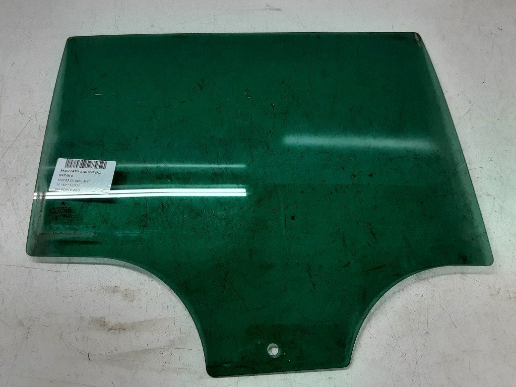 VITRE ARRIERE DROITE Skoda Fabia II Combi (01-2007/12-2015), Mevr. I. Hauben, Utilisé, Skoda, Rue de l'Espoir 34 34
4030  GRIVEGNÉE, BE