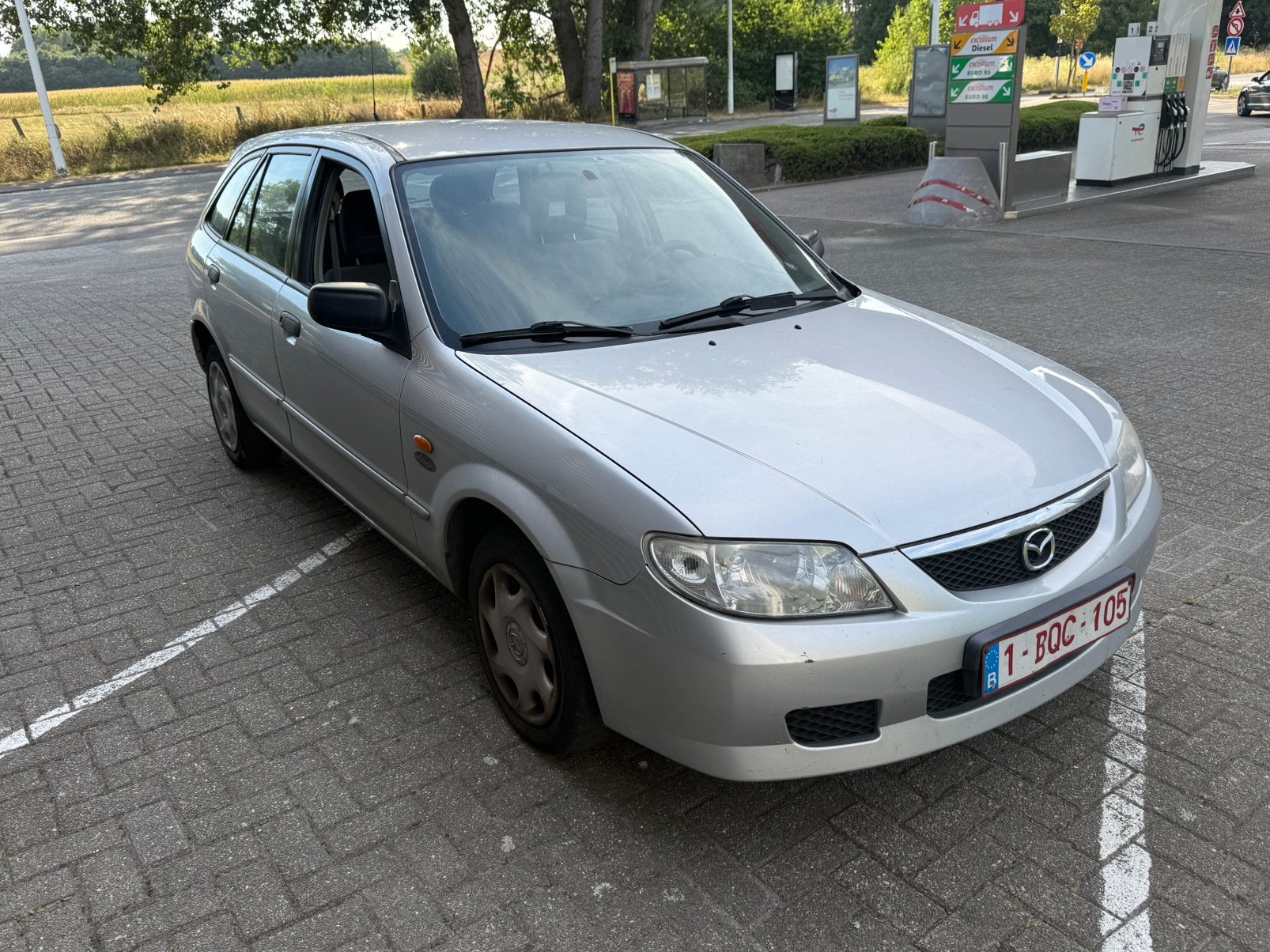 Mazda 323F, Autos, Achat, Entreprise, Essence