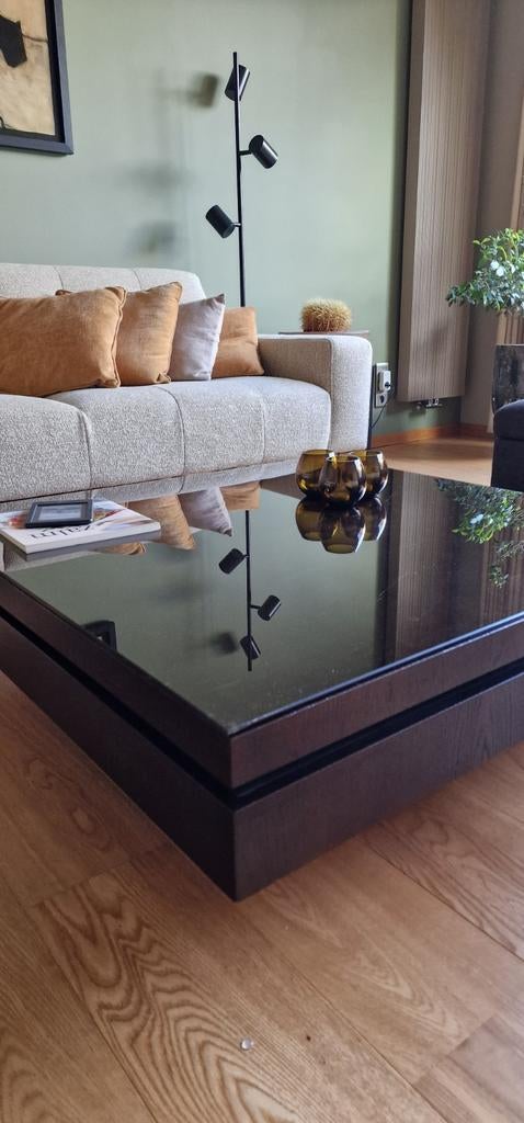 Salontafeltafel in fineer met glazen bovenblad., Huis en Inrichting, Tafels | Salontafels, Ophalen, Gebruikt, 50 tot 100 cm, Glas