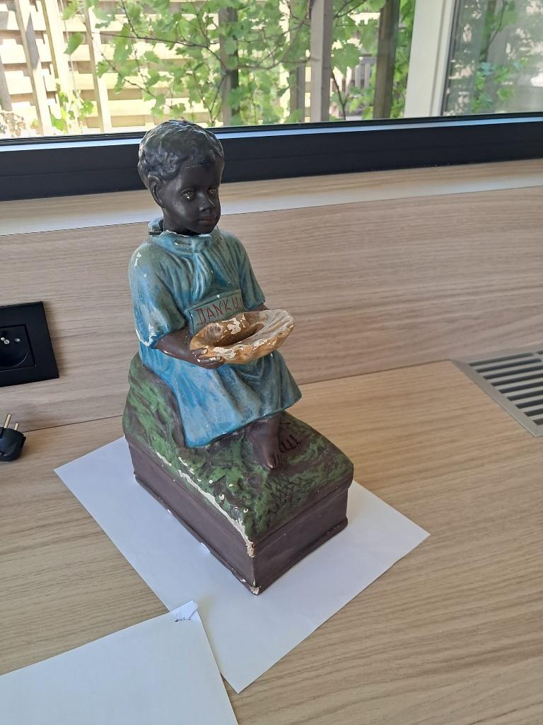 Vintage kalkstenen beeldje kindje  missie, Antiek en Kunst, Ophalen of Verzenden