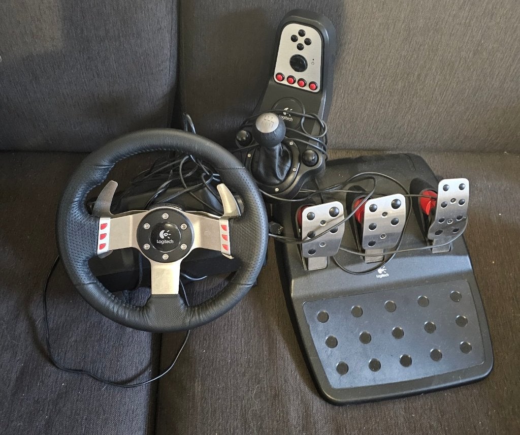 Volant Logitech G27 complet : Pédalier , Levier de vitesse, Enlèvement, Comme neuf, Logitech