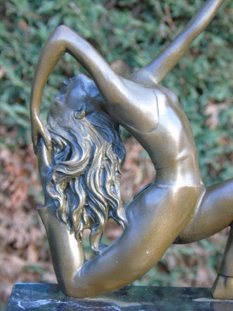 bronzen beeld van een gymzaal gesigneerd: DELOR., Antiek en Kunst, Ophalen of Verzenden, Brons