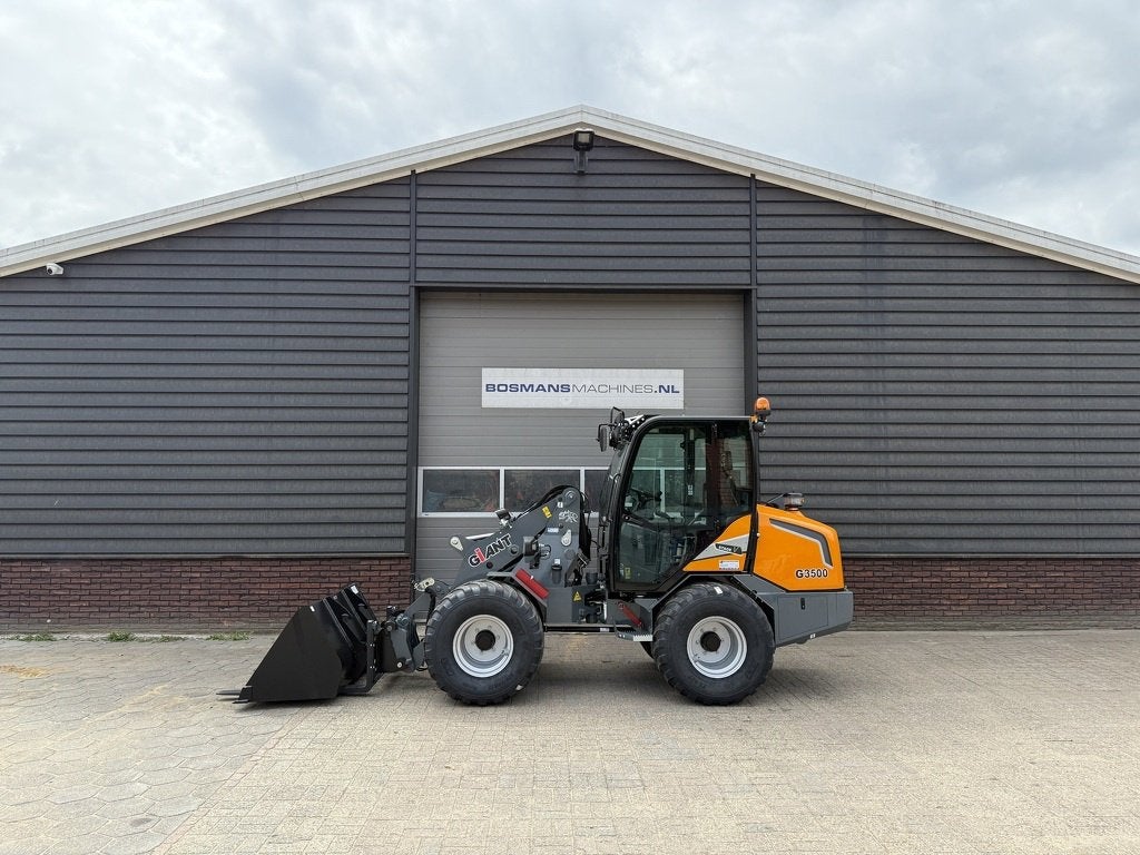 Giant G3500 shovel NIEUW met cabine, Zakelijke goederen, Tobroco, Info@tobroco.nl, Sprendlingenstraat 57
5061 KM  Oisterwijk, NL