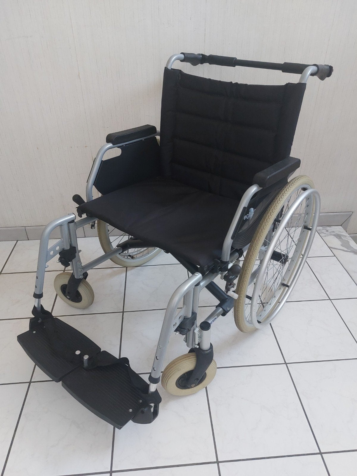 Chaise roulante vermeiren grand taille, Divers, Chaises roulantes